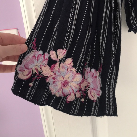 Target Across the Shoulder Top - Picture 2 of 6